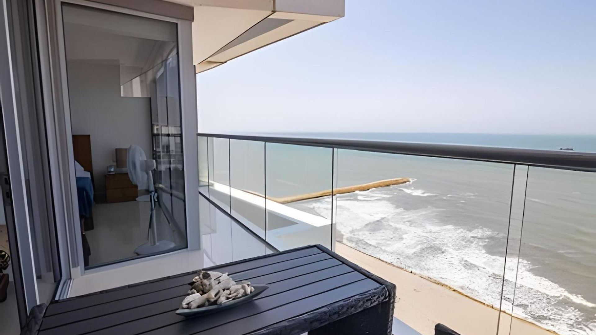 Lujoso Apto De 1 Habitación En Piso 14-morros Apartamento